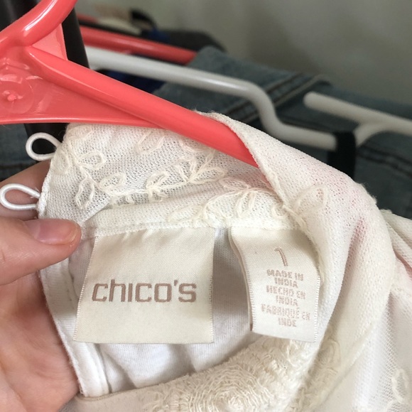 A lacy long sleeve cream blouse - Picture 2 of 3